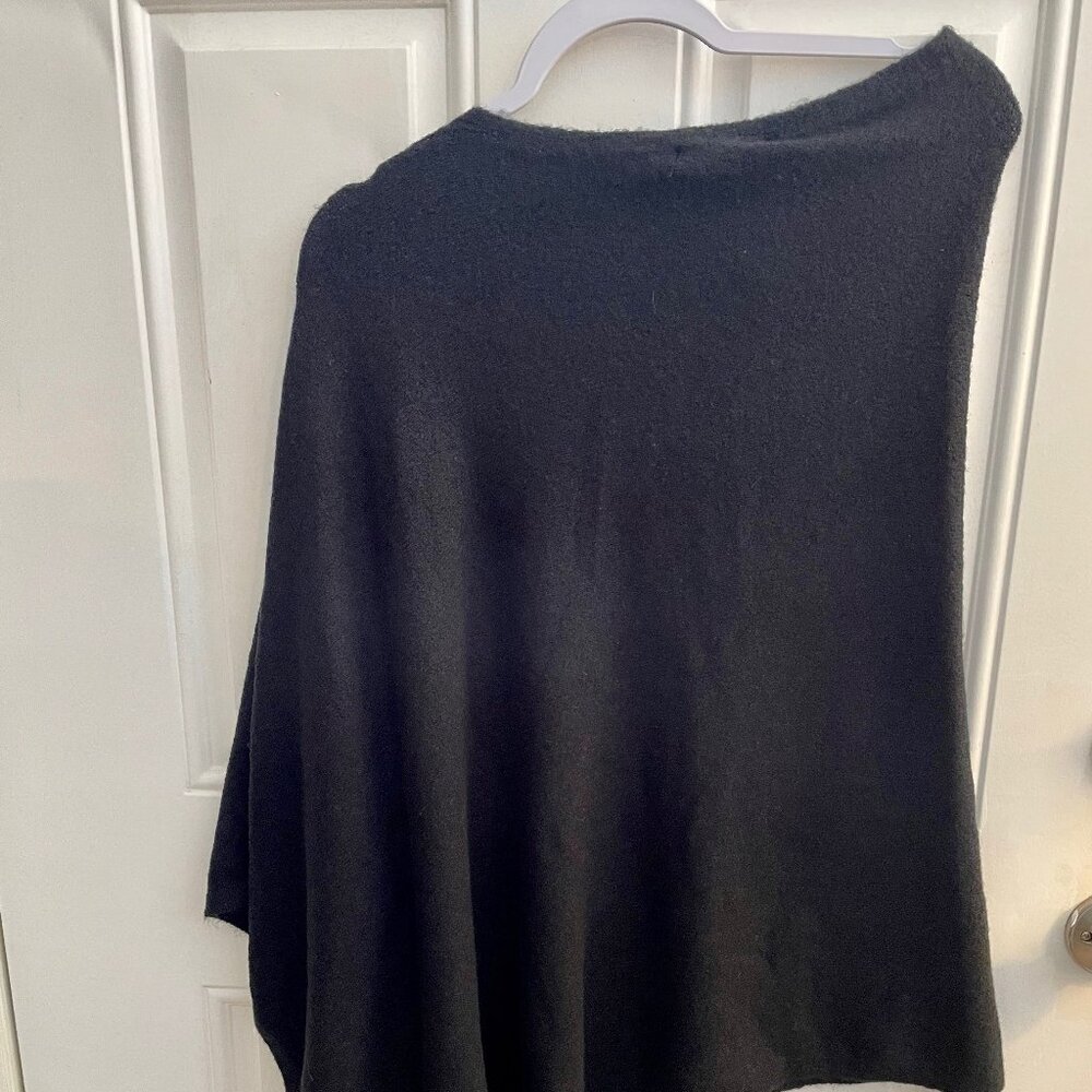 One Size Black Nursing shawl/Poncho NWT BY Look Cashmere - Picture 4 of 9